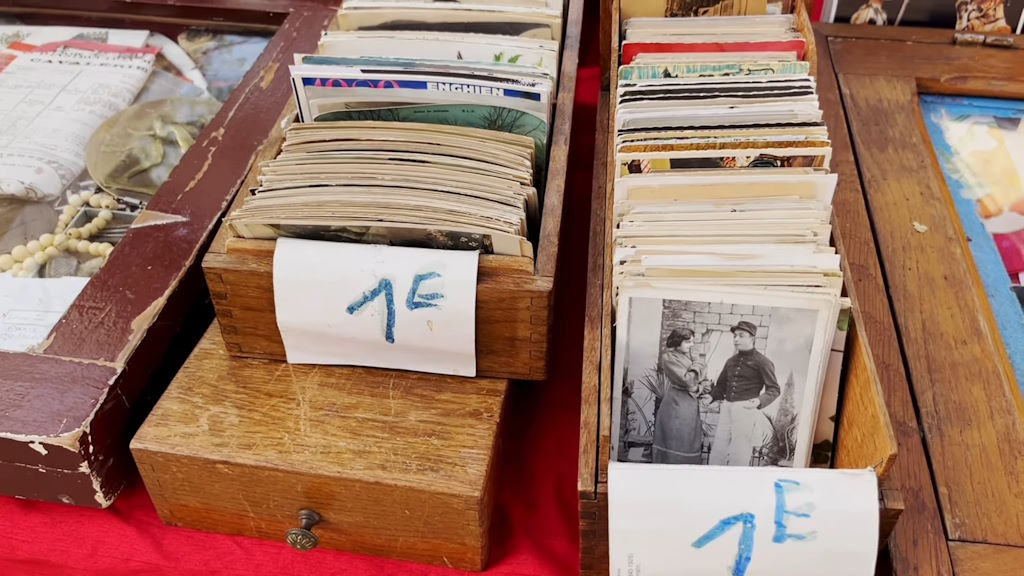 París - El Mercado de las Pulgas - Cajas de fotografías antiguas a un euro