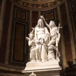 Paris – La Madeleine – Estatuas en capillas interiores