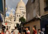 Paris - Montmartre - Calle de Montmartre con el Sacré Coeur al fondo