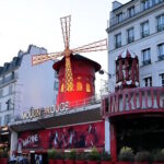 Paris – Montmartre – El famoso cabaret Moulin Rouge