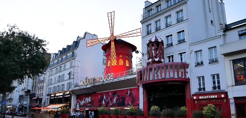 Paris - Montmartre - El famoso cabaret Moulin Rouge