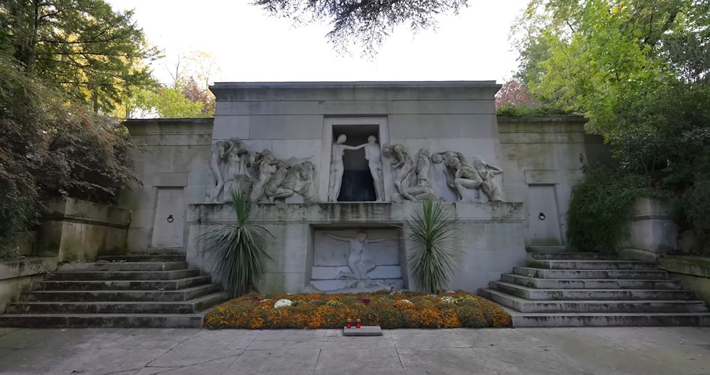 Paris - Père Lachaise - Monumento a los muertos