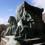 Paris – Père Lachaise – Monumento funerario