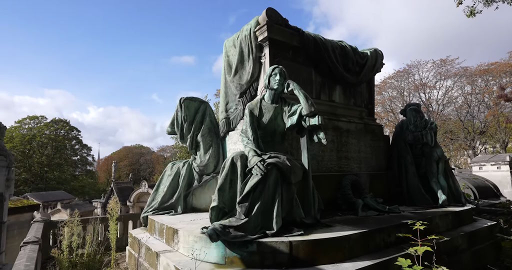 Paris - Père Lachaise - Monumento funerario