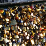 Candados en el Pont de l’Archeveche antes de su reforma