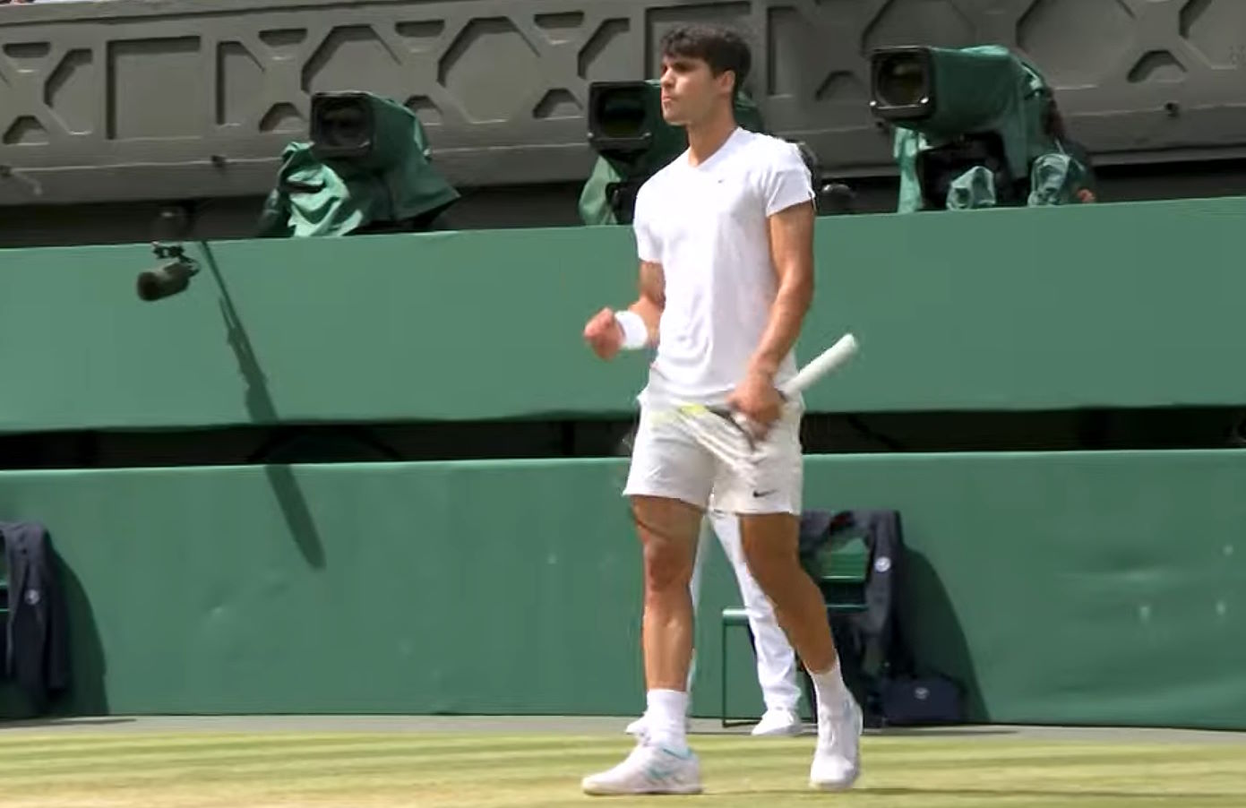 Alcaraz durante su partido de semifinales en Wimbledon 2024 contra Medvedev