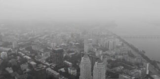 Ciudad cubierta por la niebla aunque cualquier medio woke te podría decir que son gases de efecto invernadero