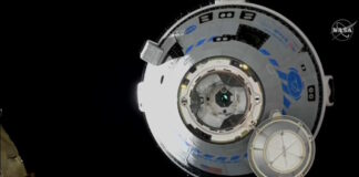 La cápsula Starliner en el momento de acoplarse a la Estación Espacial Internacional