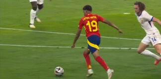 Lamine Yamal se prepara para golpear el balón en su gol fretne a Francia en semifinales de la Eurocopa 2024