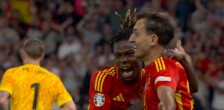 Nico Williams celebra con Oyarzábal el 2-1 en la final de la Eurocopa 2024