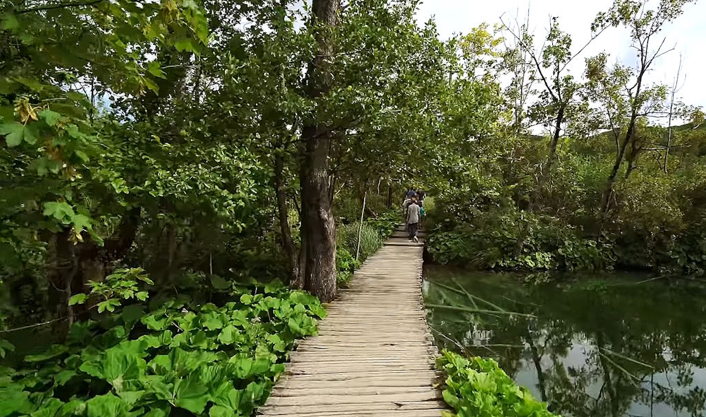 Sendero en el Parque Nacional de Krka