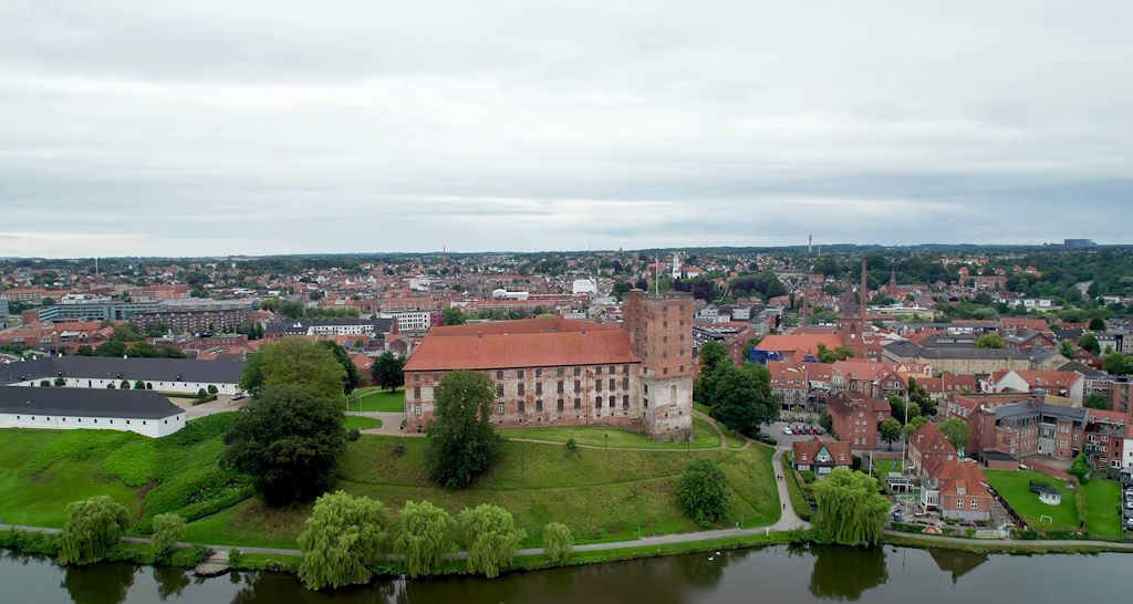 El castillo de Koldinghus domina la ciudad de Kolding