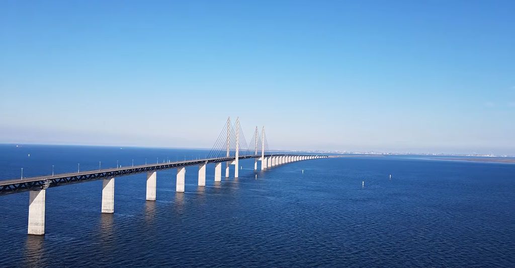 El puente Oresund une Malmo con Copenhage