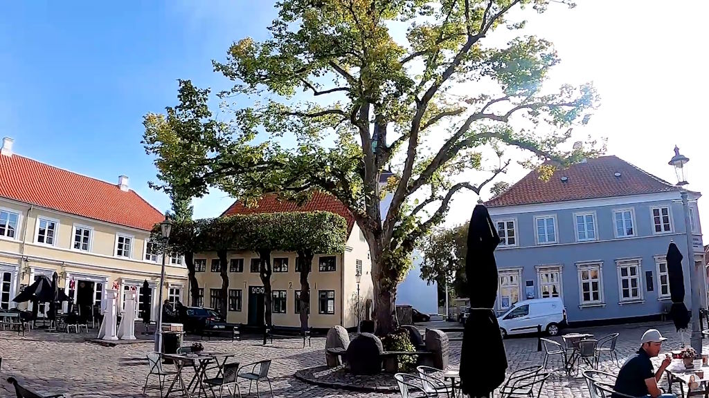 Plaza típica de un pueblo danés en Ærøskøbing