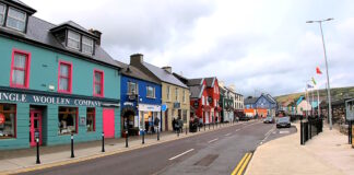 Dingle, con su encanto costero, su conexión con el mar y su rica herencia cultural, es un lugar que captura la esencia de la vida en Irlanda.