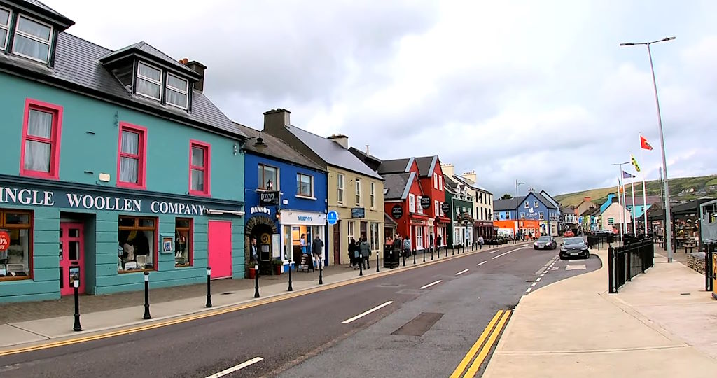 Dingle, con su encanto costero, su conexión con el mar y su rica herencia cultural, es un lugar que captura la esencia de la vida en Irlanda.