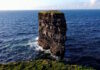 Dún Briste famosa columna de roca frente al promontorio Downpatrick Head