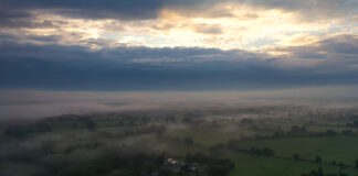 Los Midlands son una región que captura la esencia de Irlanda en su forma más pura, con su naturaleza verde, sus tradiciones rurales y sus historias que se remontan a tiempos inmemoriales.