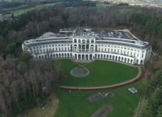 Powerscourt Estate es mucho más que una simple finca; es un lugar donde la historia, la naturaleza y el arte se unen para ofrecer una experiencia única.