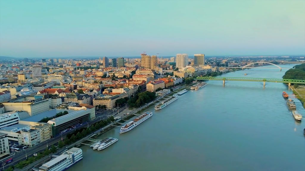 Bratislava es una ciudad construida para controlar un rio