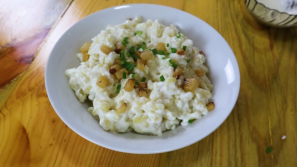 El bryndzové halušky es uno de los platos más emblemáticos de Eslovaquia