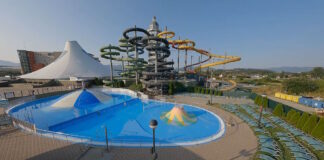 El aquapark de Bešeňová es un parque acuático construido junto a un balneario