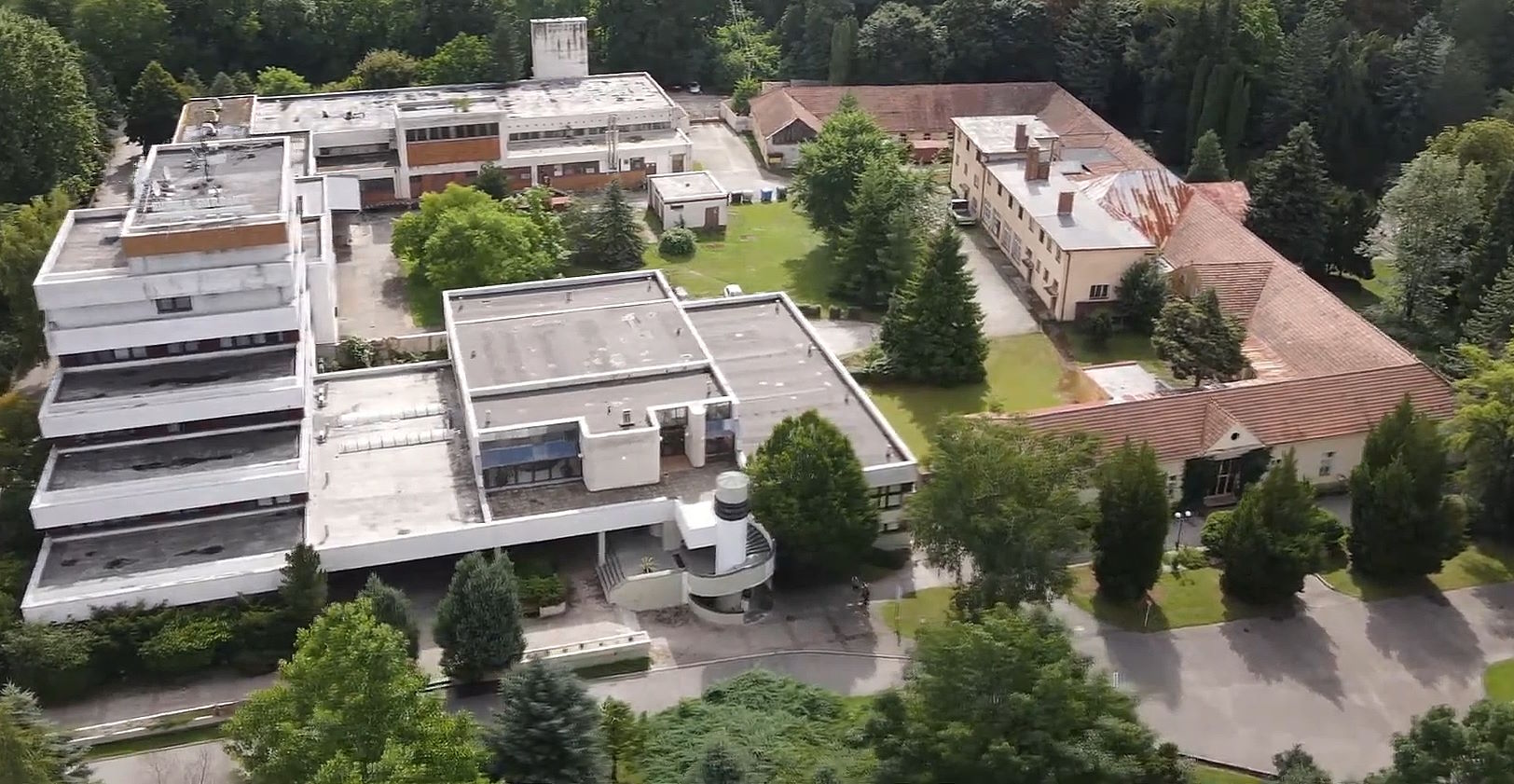 El balneario de Smerdáky está especializado en tratamientos con aguas y lodos sulfurosos