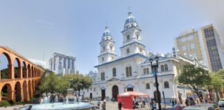 Iglesia San Francisco ( Parroquia Nuestra Señora de los Ángeles) junto al famoso acueducto romano de Guayaquil