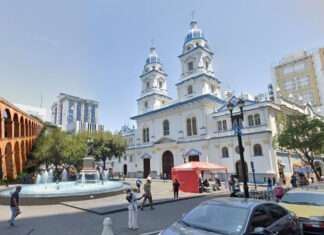 Iglesia San Francisco ( Parroquia Nuestra Señora de los Ángeles) junto al famoso acueducto romano de Guayaquil